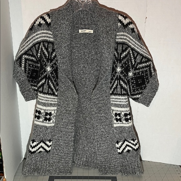 Old Navy Sweaters - Old Navy Gray and Black Patterned Cardigan